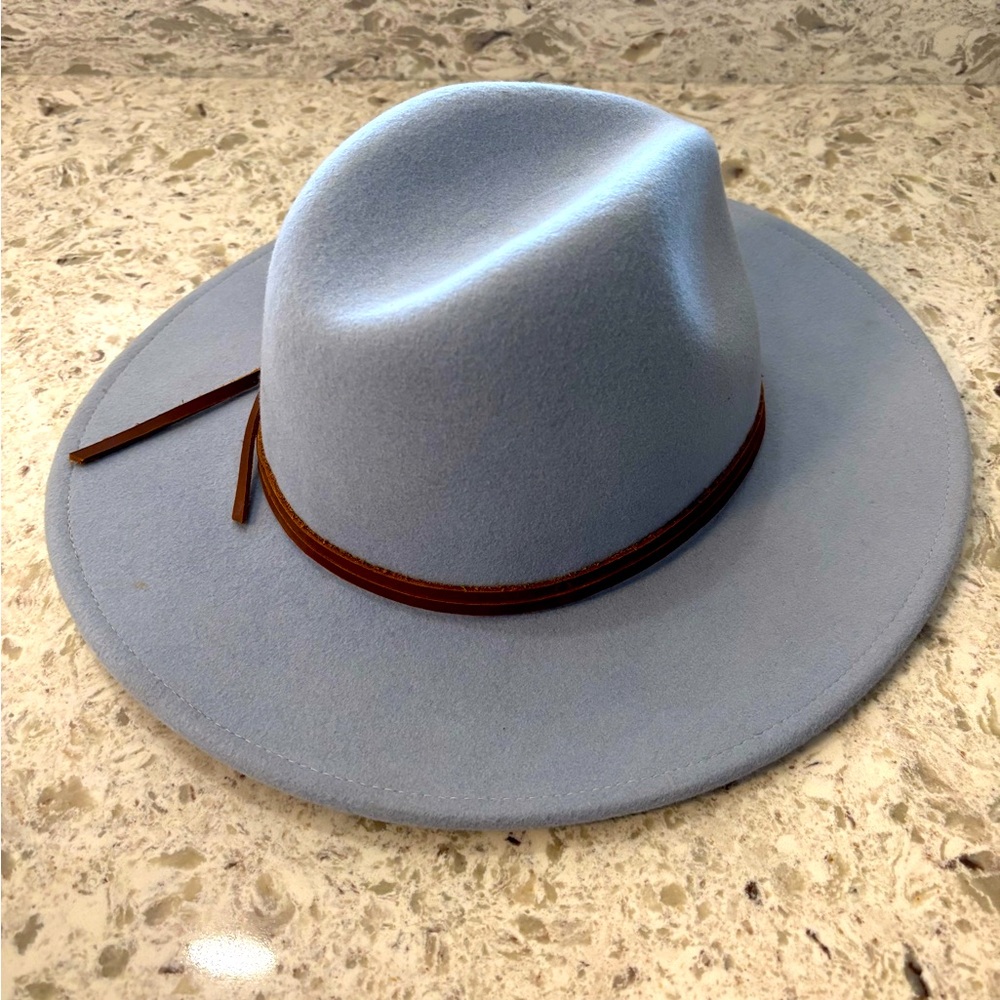 100% Wool Hat. Genuine leather detailing